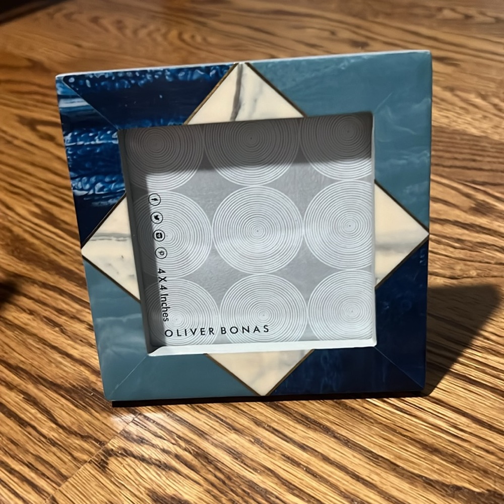 Oliver Bonas 4x4 and 6x8 Frames - Picture 3 of 6